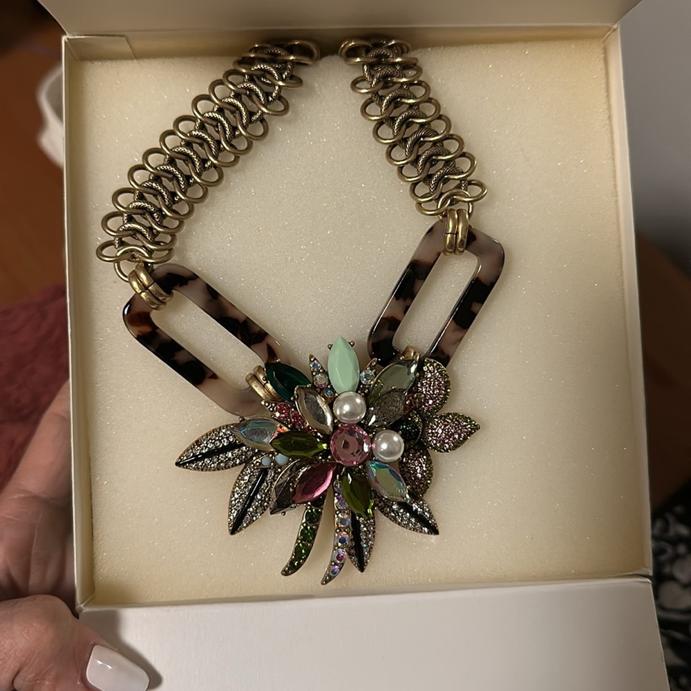 New in Box Stella and Dot floral Belle statement necklace - Picture 2 of 4